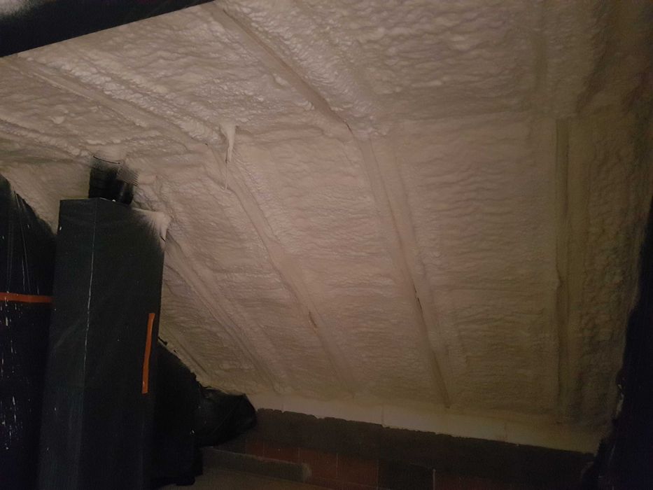 Pianka poliuretanowa, ocieplanie pianka, ocieplanie poddasza pianą PUR