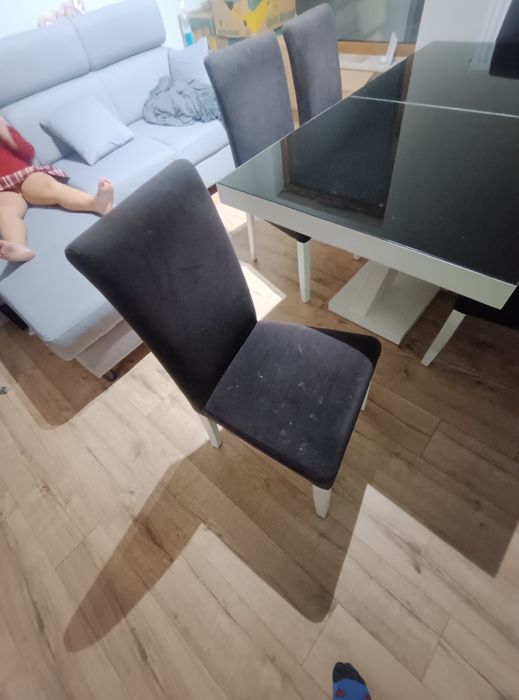 Stół do jadalni z krzesłami