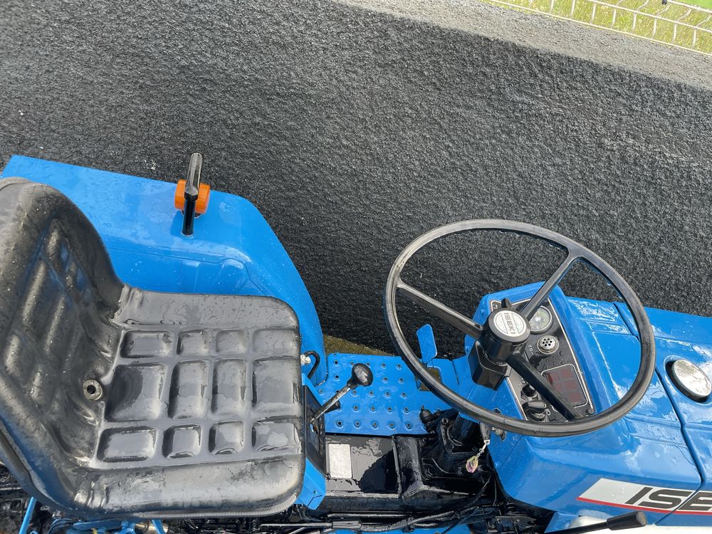 Trator ISEKI TU 1400 com tração