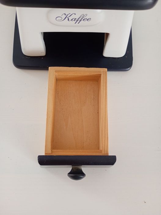 Młynek do kawy ceramiczny unikatowy kolor