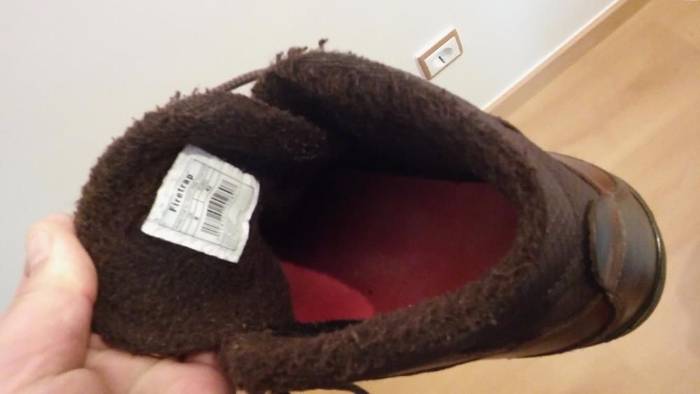 Botas em pele com pelo por dentro