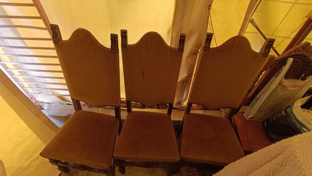 Mesa  de madeira trabalhada