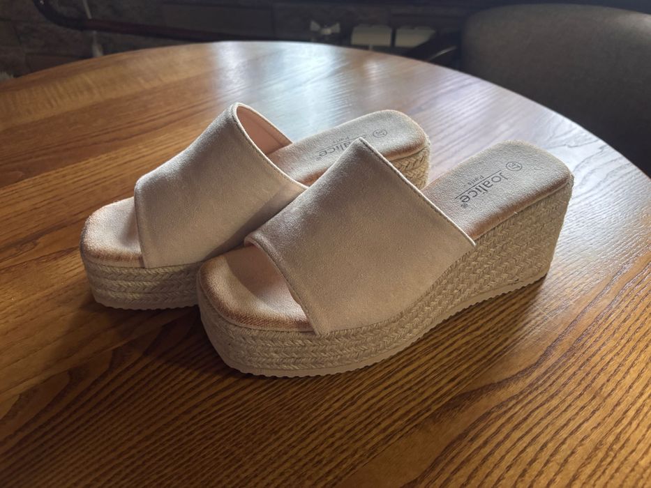 Сабо нові дуже мʼякі