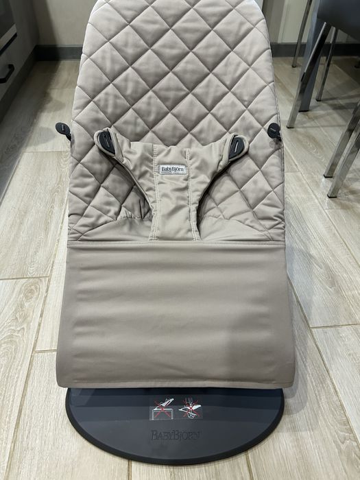 Шезлонг babybjorn