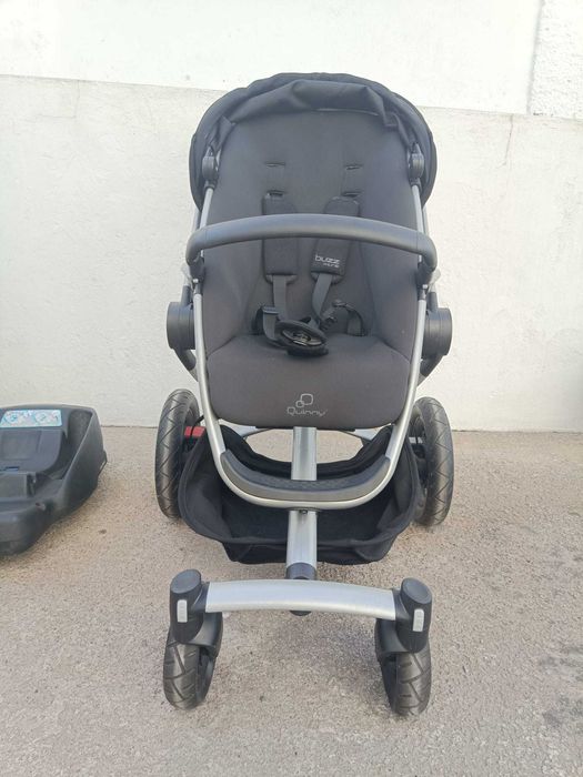 Carrinho bebé + outros. Marca: Quinny