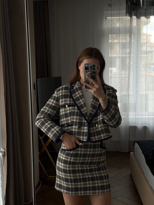 Твідовий костюм бренду SANDRO