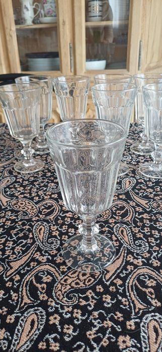 8 kieliszków do wina