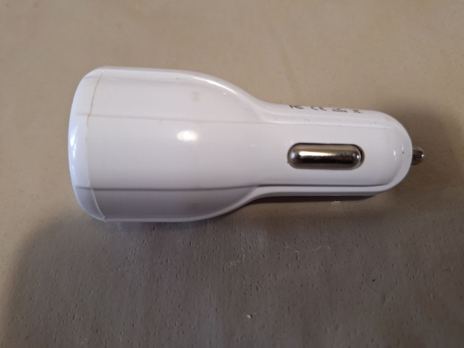 ładowarka samochodowa USB 5,1A biała
