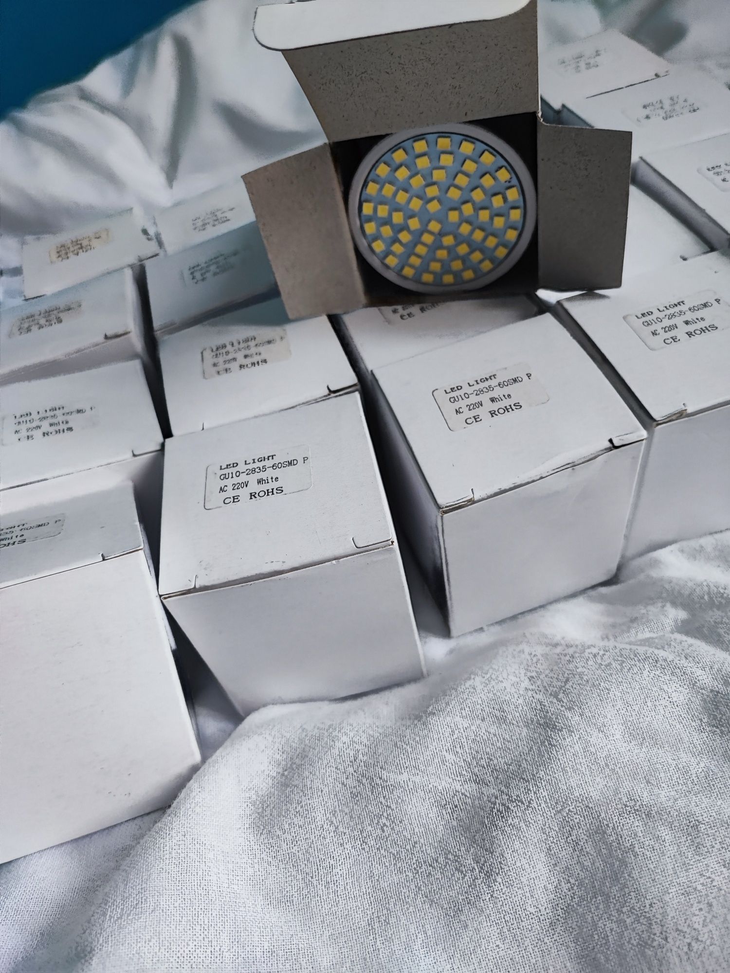 Żarówka  LEDOWA ENERGOOSZCZĘDNA gu10  60 LED  white ( biała )