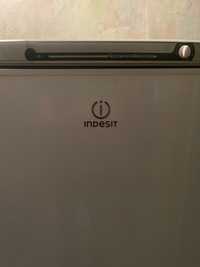 Холодильник indesit