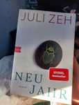 книга на немецком JULI ZEH NEU JAHR

ROMAN JAHR

btb

SPIEGEL Bestsell