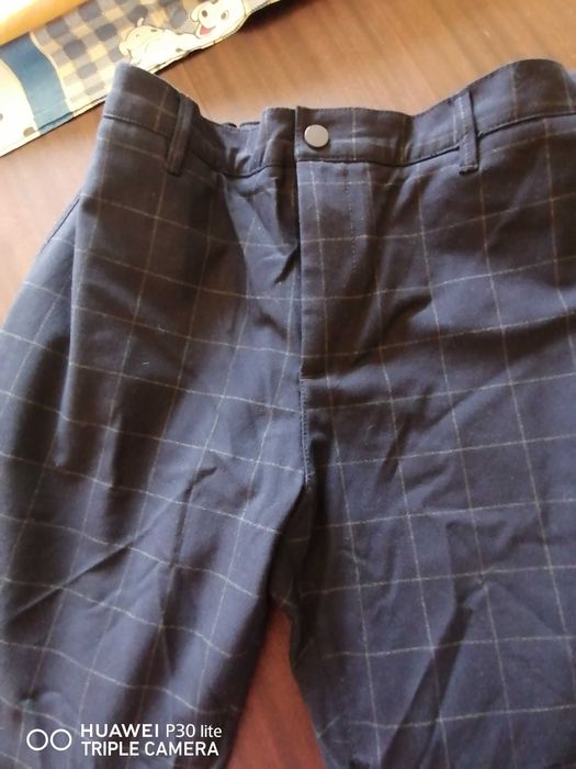Calças ZARA XL, com elástico atrás. Modelo moderno e justas em baixo