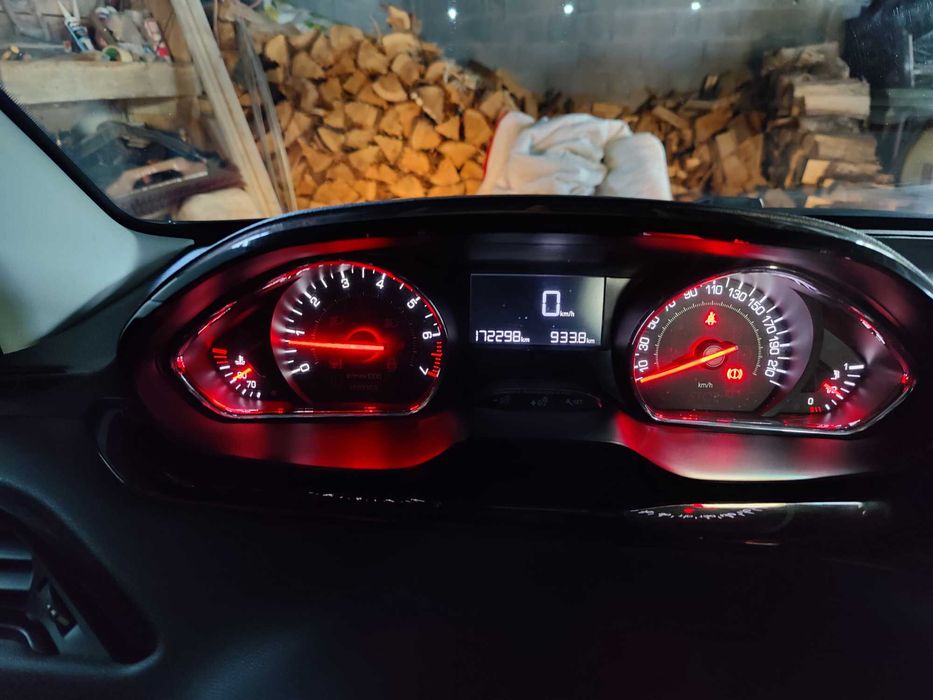 Peugeot 208 1.2 active 2014