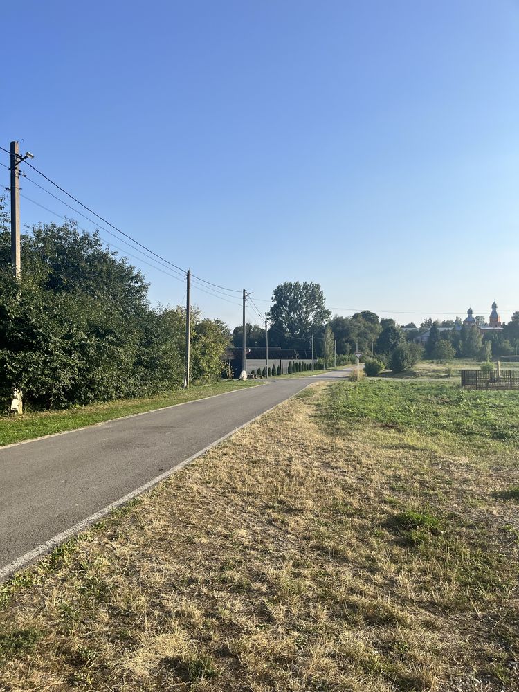 Ділянка в центрі села Лаврів