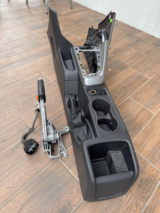 Тонель, консоль Ford Focus 3