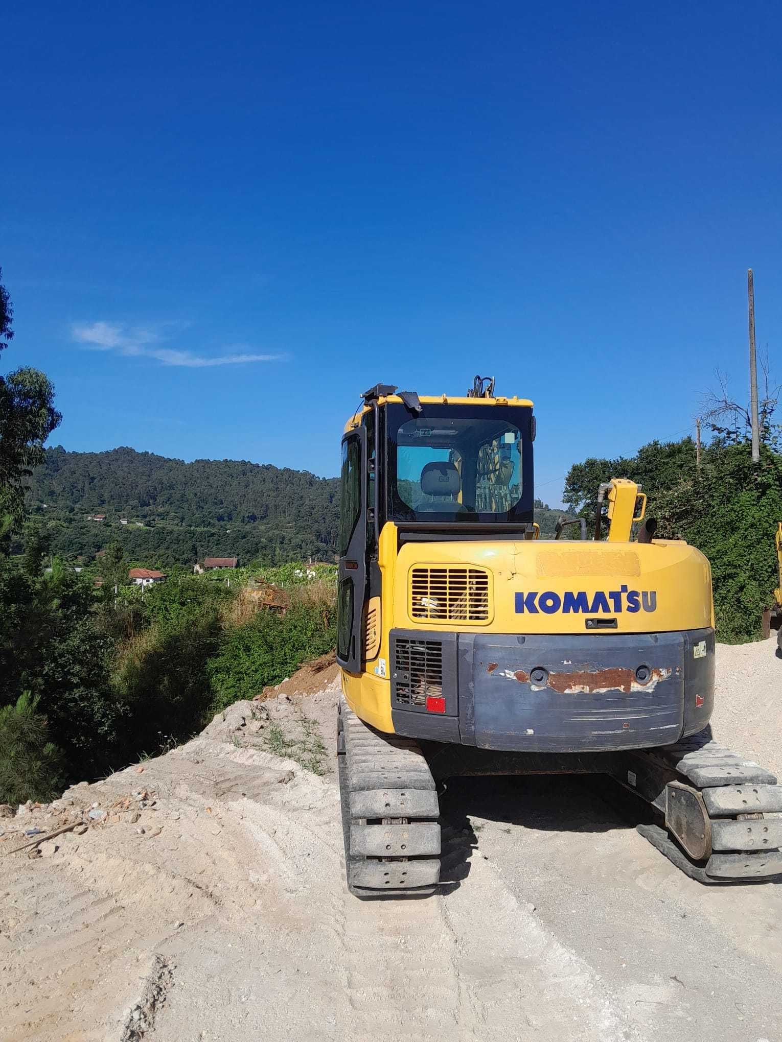VENDO KOMATSU PC88MR-8 DE 2014 - 8 TONELADAS