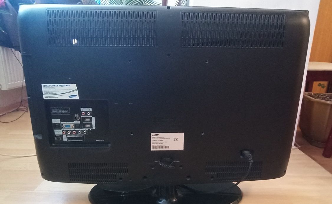 Телевізор Samsung LE32B450C4W.