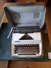 Maszyna do pisania Łucznik 1301 z walizką i instrukcją
