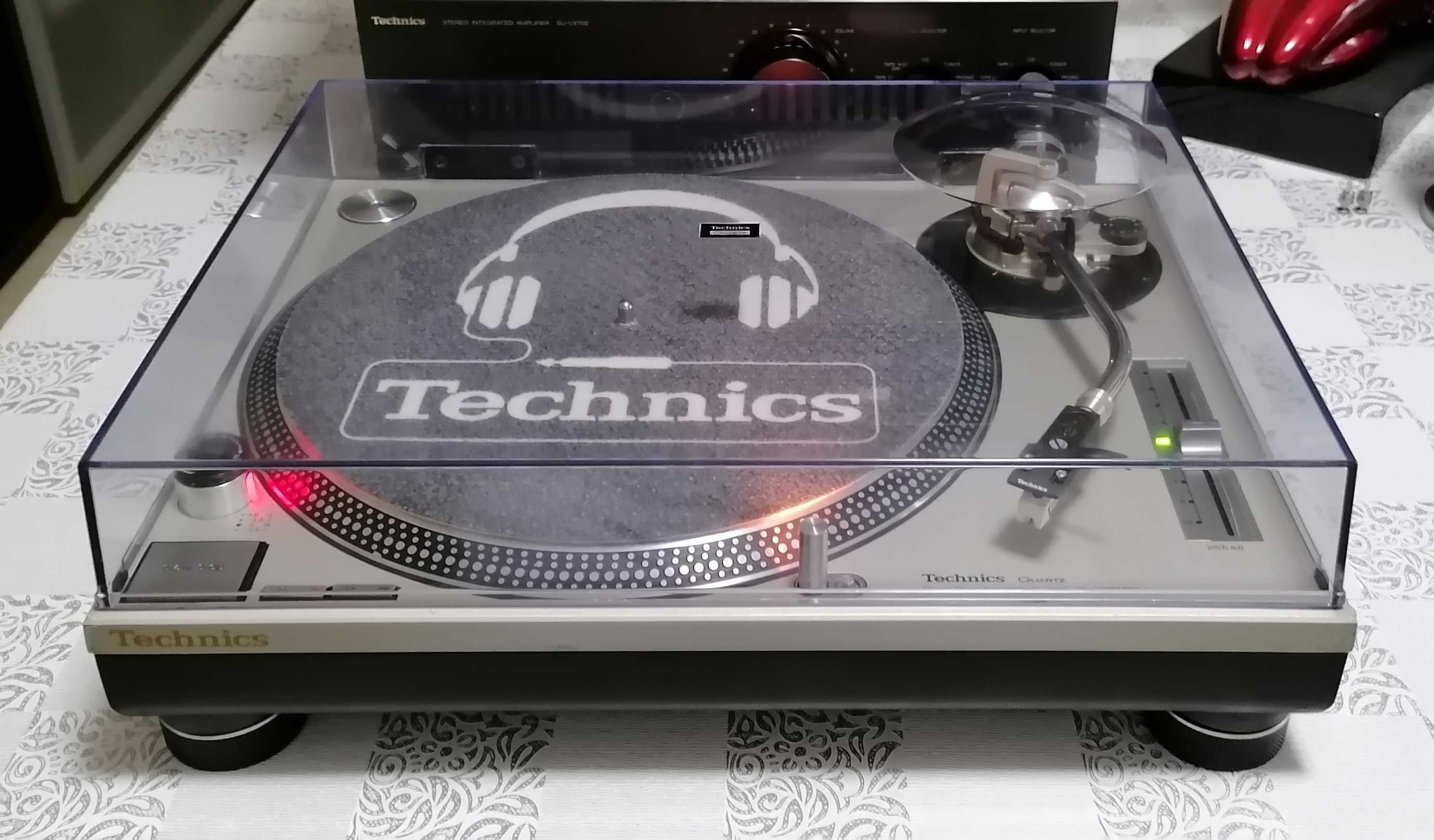 Gira-Discos Technics SL-1200MK2-A