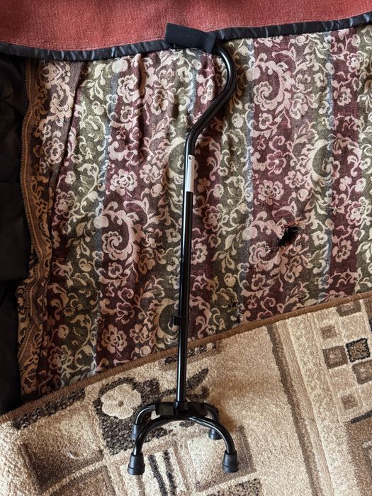 Продам трость-квадропод з великою базою