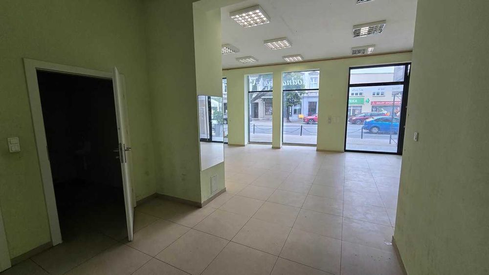 Lokal handlowo - usługowy na parterze, Centrum (nowe budownictwo)