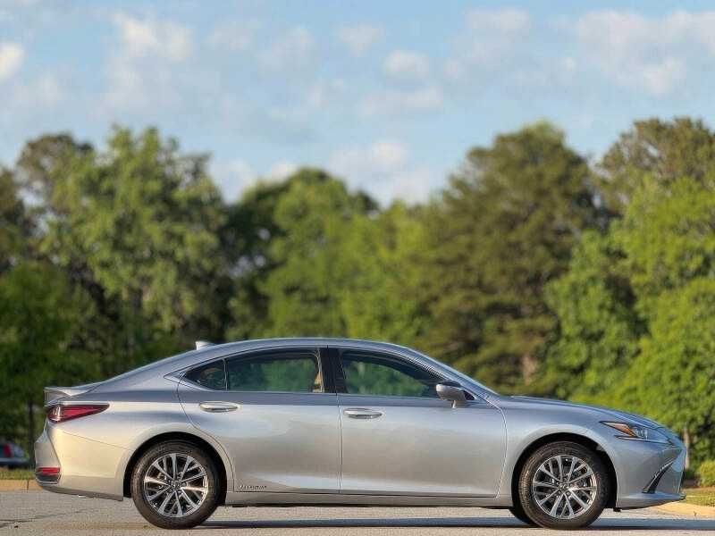 2022 Lexus ES 300h