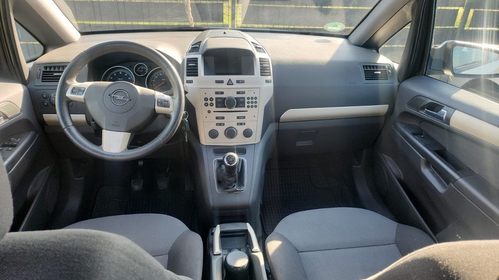 Opel Zafira 1.8 benzyna xenon alufelgi  hak serwisowany