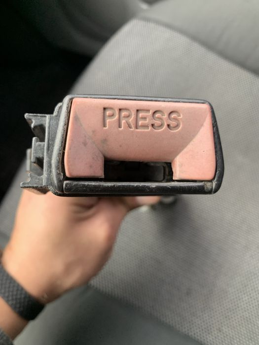 Замок ремня безпеки  передній лівий mercedes w124