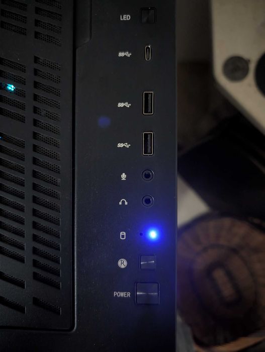 Torre Gaming 13700KF 4070Ti 64GB 1TB+500GB