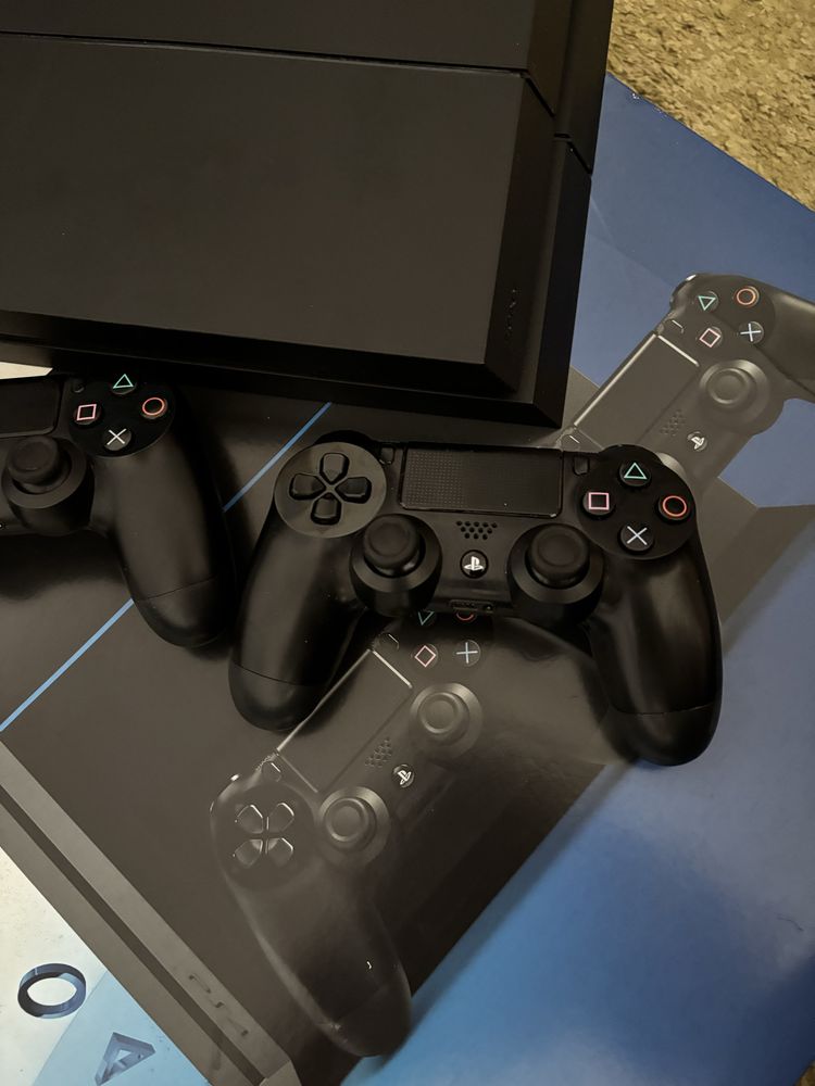 Playstation 4 1TB + Comando + GTA V