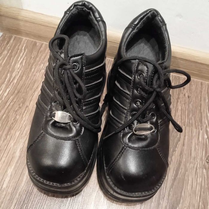 кроссовки на высокой подошве demonia