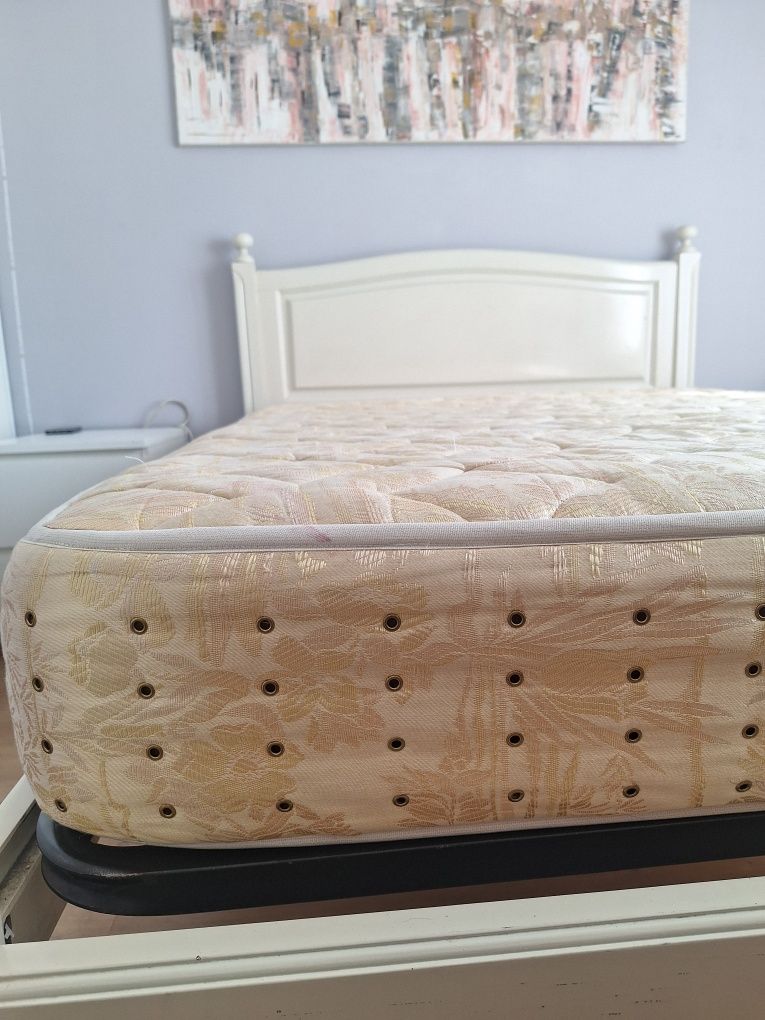 Cama de casal 1.40x1.90m + colchão