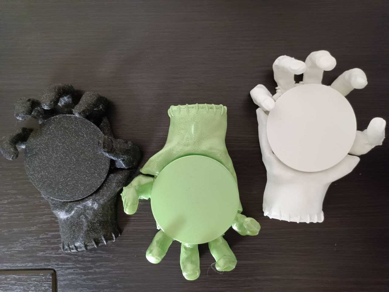 Podkładka ręka 3D zaciskająca się pod świeczkę , kubek , szklankę, etc