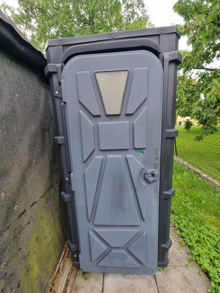 Toaleta zewnętrzna z umywalką/ wychodek / WC