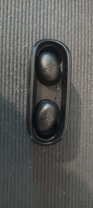 Jbl  earbuds praticamente novos
