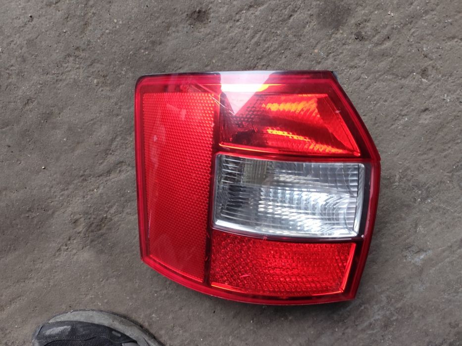 Audi A4 B6 kombi lampa lewa tylna lewy tył