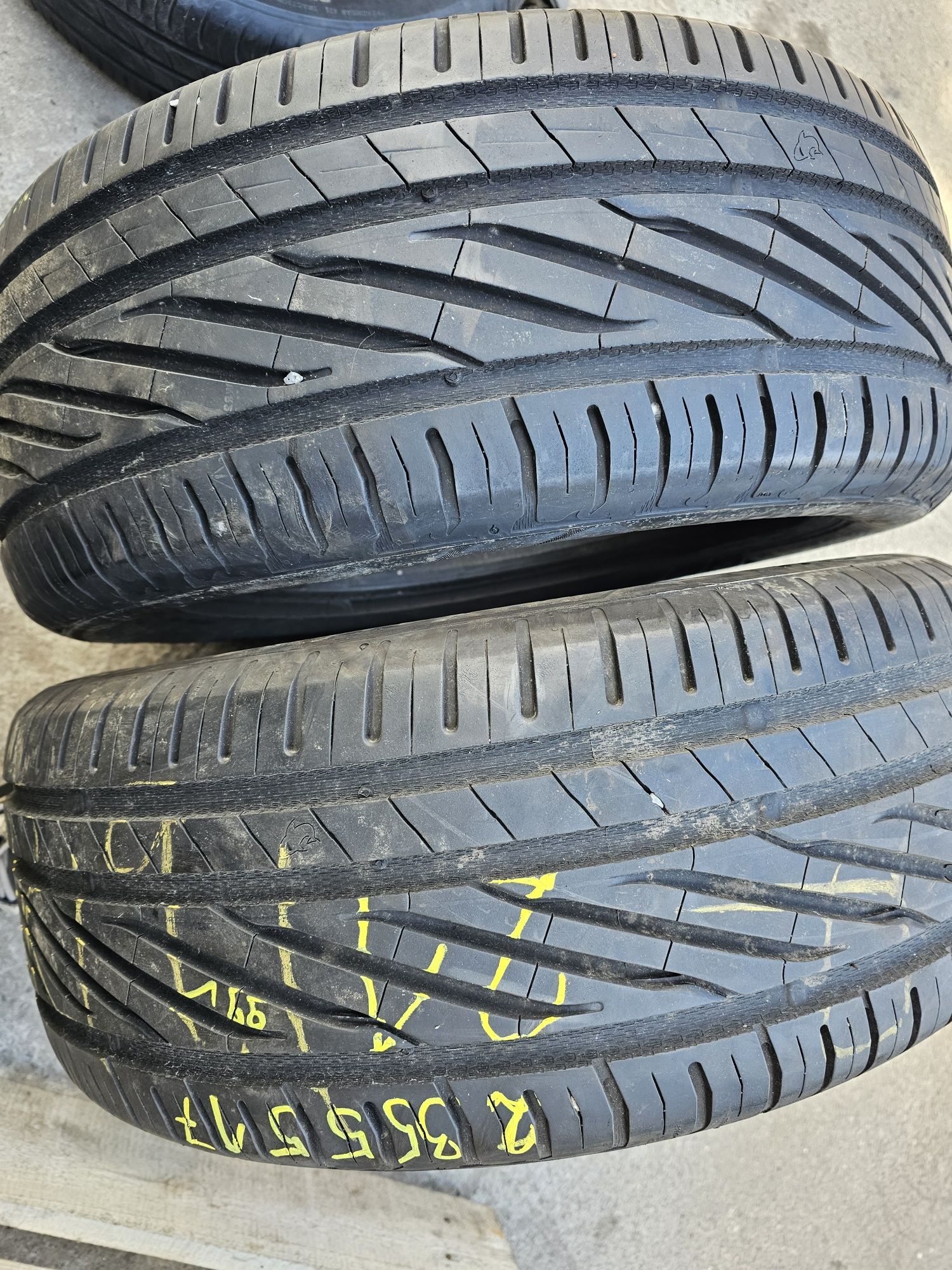 Opony Letnie-2szt- R17 235/55-8mm-Uniroyal