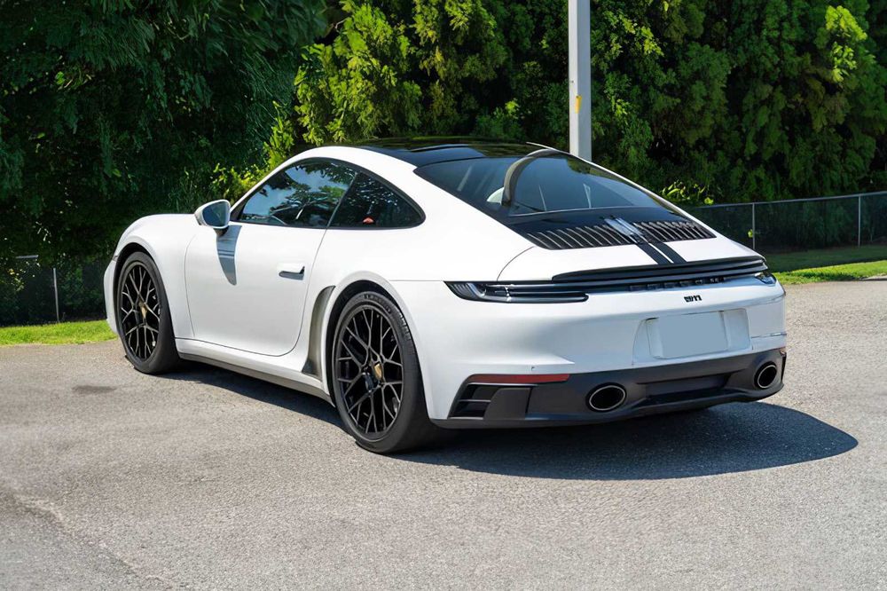 Porsche 911 Carrera      2022