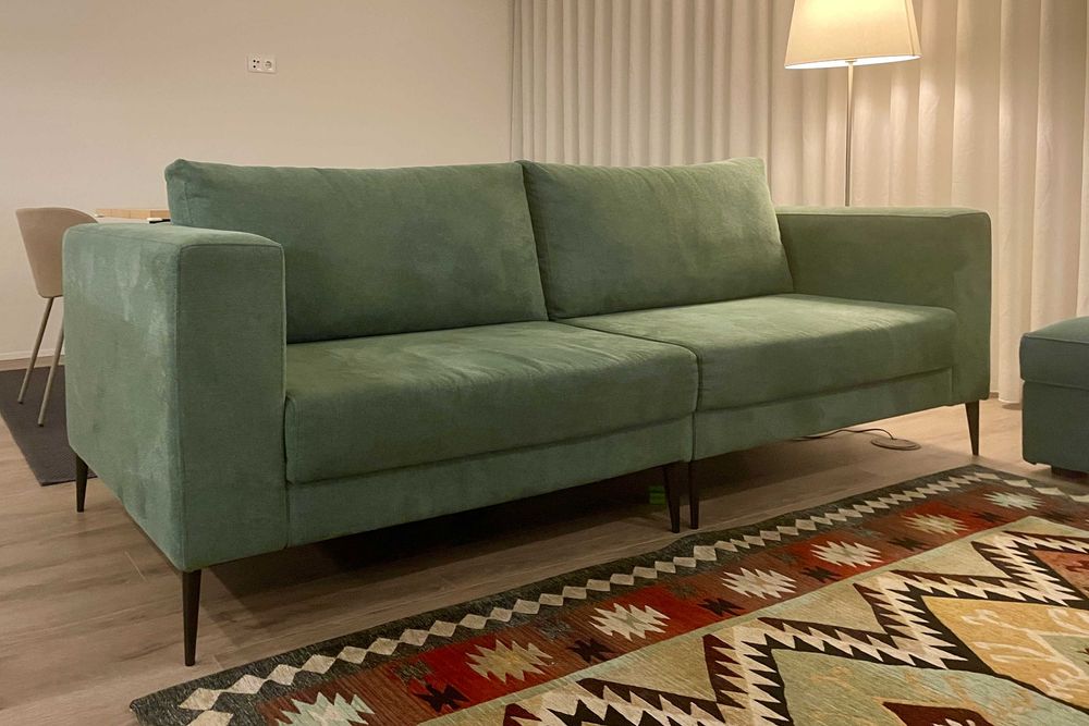 Sofá verde 3 lugares – como novo, moderno e confortável (Braga)