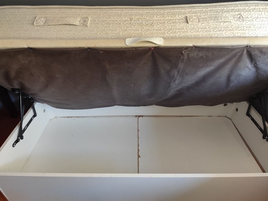 Cama de solteiro com arrumação (baú) 190X90
