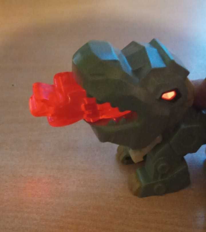 Figurka Transformers Dinobot Hasbro świeci