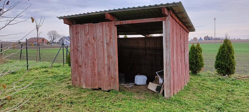 Szopa z boksami dla kur/królików