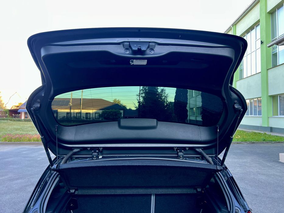 У продажy BMW 2.0 Бензин.Автомат