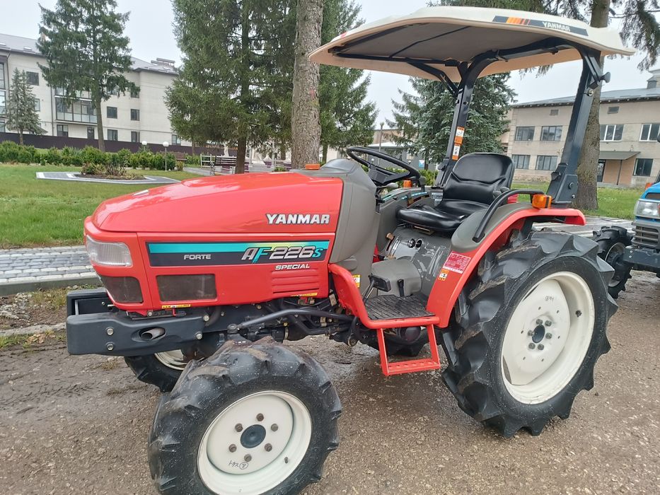 Японський мінітрактор.Трактор.