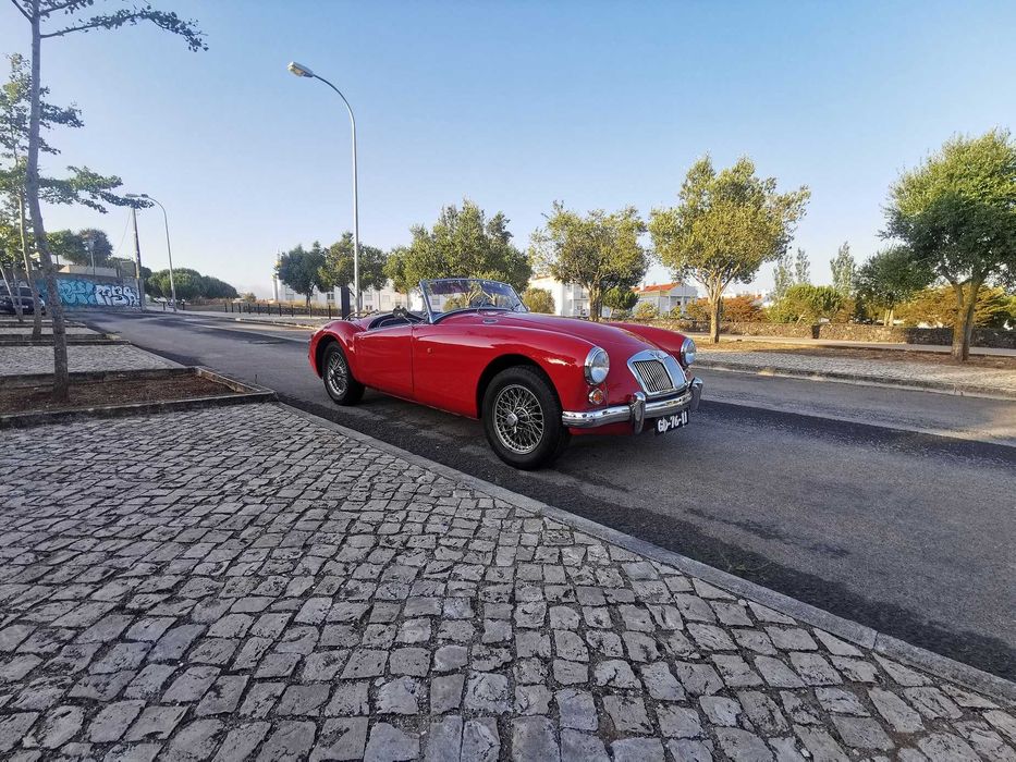 Aluguer Viatura Clássica descapotável casamento ou eventos - MG MGA