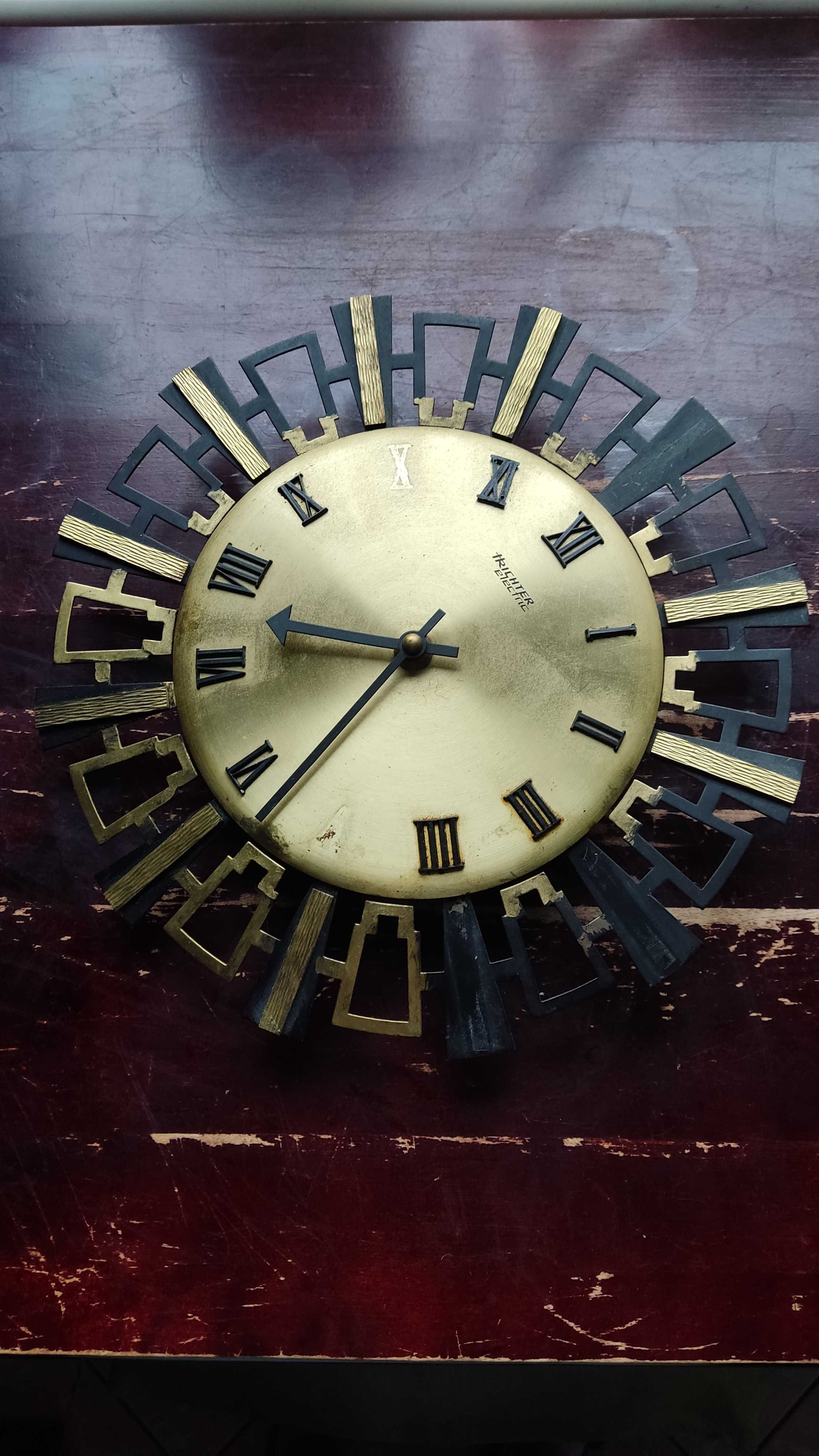 Stary zegar na ścianę