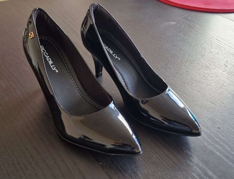 Sapatos n.° 37 novos Picadilly