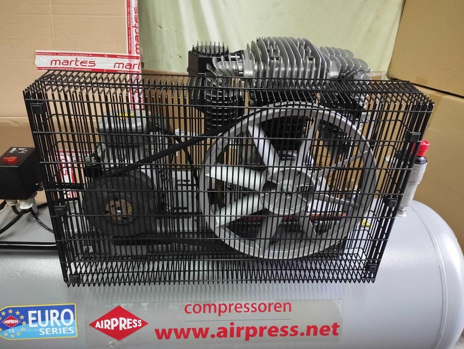 MARKOWY Kompresor dwutłokowy AIRPRESS HK 700-300 made in ITALY 11 bar
