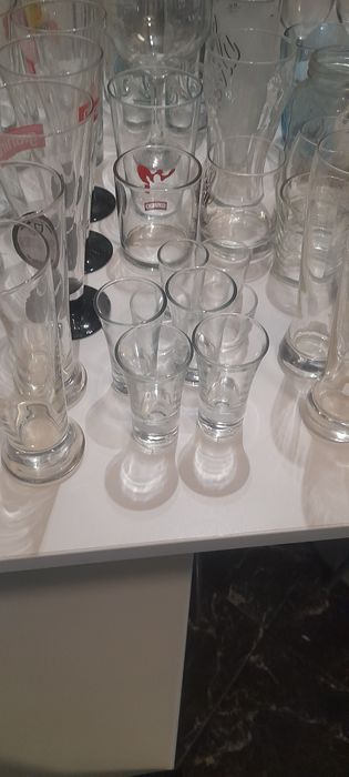 Conjunto de 94 copos e canecas