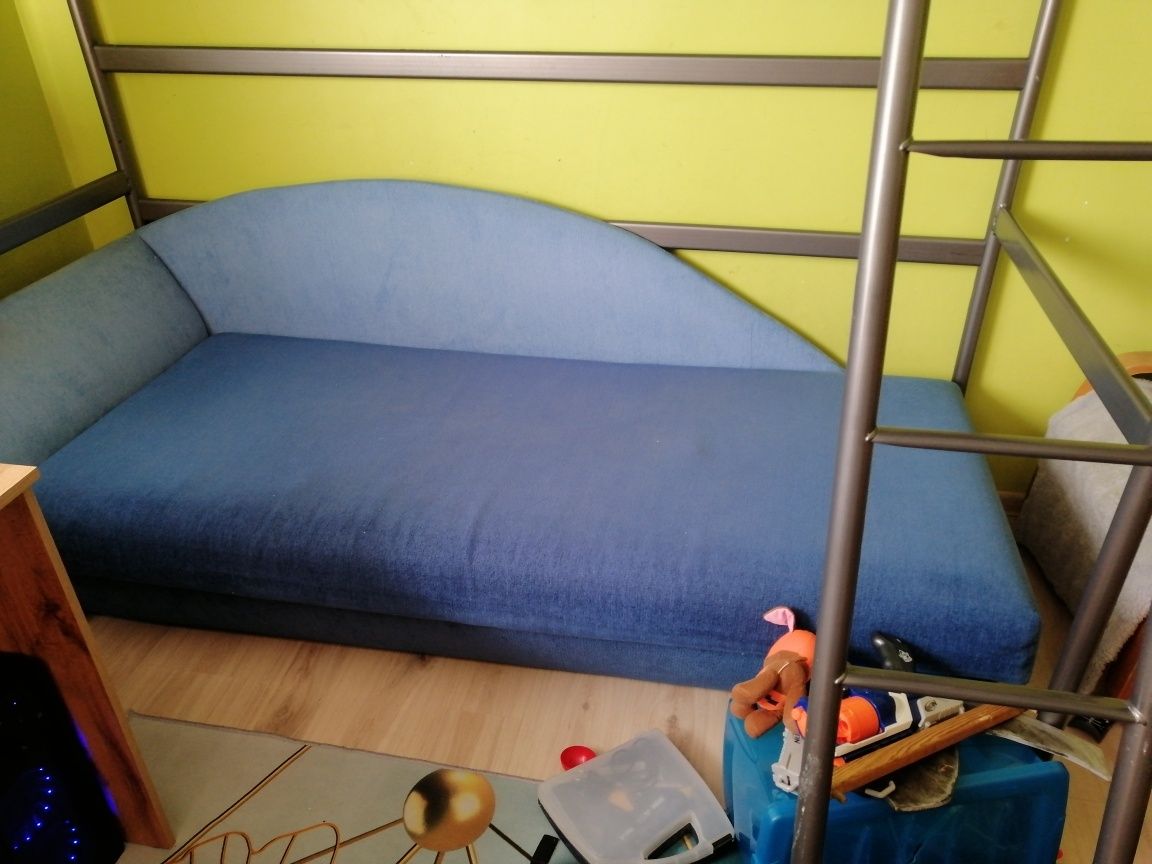 Sprzedam komplet mebli z łóżkiem